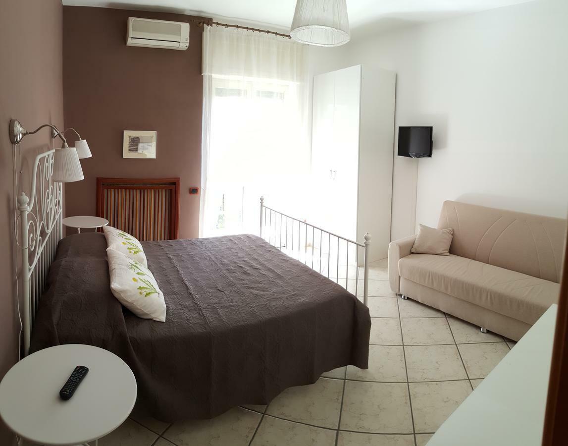 B&B Aminei Metro เนเปิลส์ ภายนอก รูปภาพ